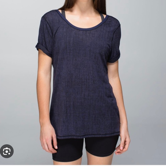 Lululemon T-shirt - Picture 1 of 5
